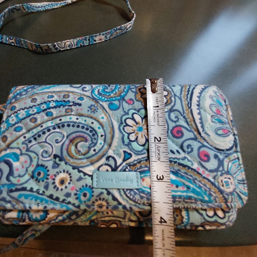 Vera Bradley cross body extra long strap. Smoke free